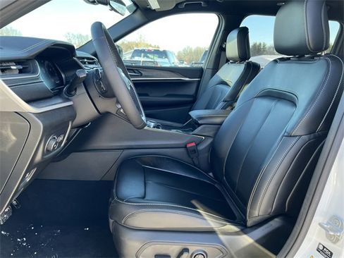 New 2025 Jeep Grand Cherokee L Limited image 4