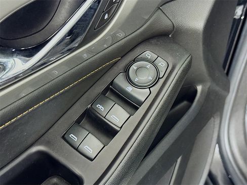 Used 2020 Chevrolet Traverse LT image 17