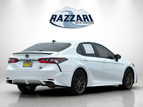 Used 2023 Toyota Camry SE image 3