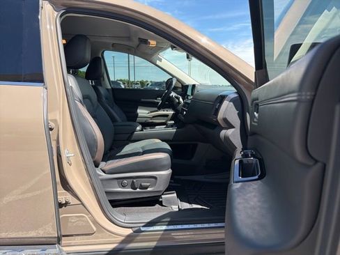 Used 2023 Nissan Pathfinder Platinum w/ Cargo Package AWD/4WD image 28