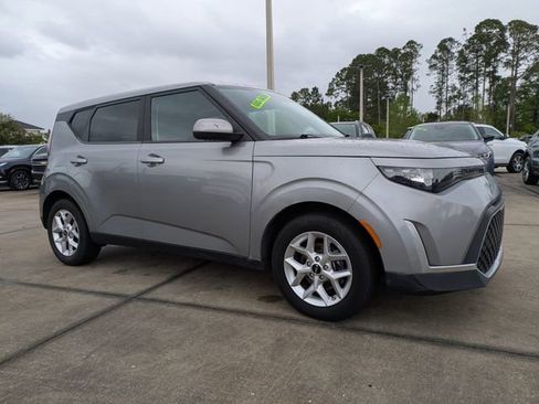 Used 2023 Kia Soul LX w/ Option Group 015 FWD image 2