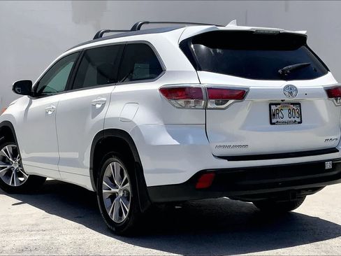 Used 2014 Toyota Highlander XLE w/ Preferred Accessory Package AWD/4WD image 4