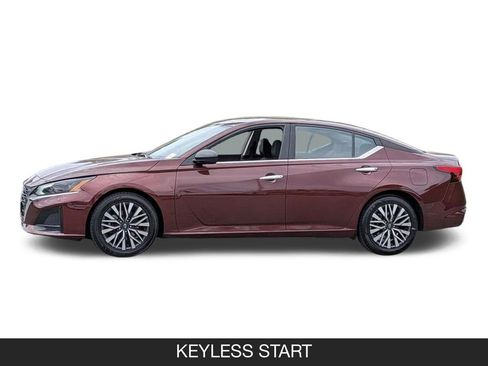 Used 2025 Nissan Altima 2.5 SV FWD image 5