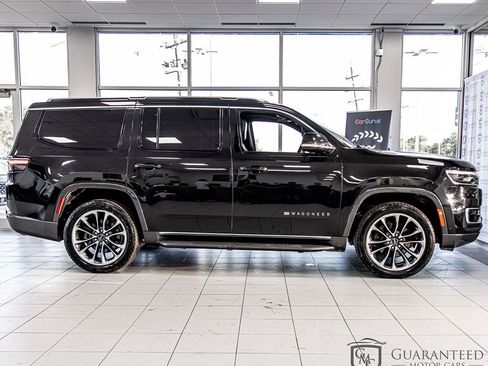 Used 2022 Jeep Wagoneer Series II w/ Premium Group I AWD/4WD image 9