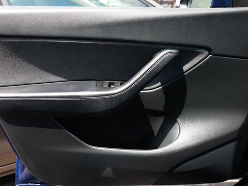 Used 2021 Tesla Model Y Long Range AWD/4WD image 44