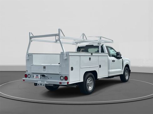 New 2025 Ford F350 XL w/ XL Chrome Package image 4