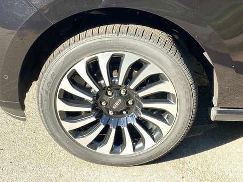 Certified 2024 Lincoln Navigator Black Label AWD/4WD image 6