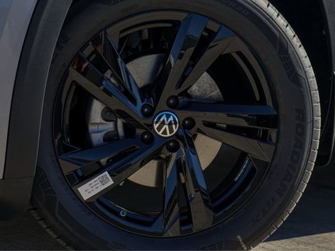 New 2026 Volkswagen Atlas Cross Sport SEL R-Line AWD/4WD image 2