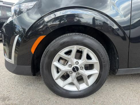 Used 2023 Kia Soul LX w/ LX Technology Package FWD image 31