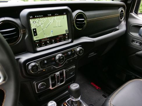 Used 2023 Jeep Gladiator Overland AWD/4WD image 11