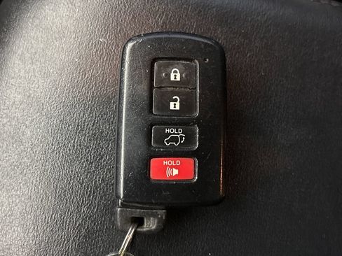 Used 2017 Toyota RAV4 Limited FWD image 32