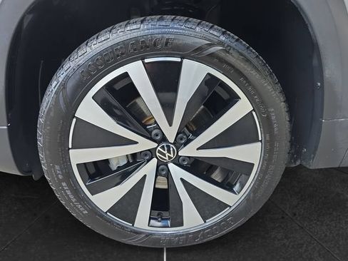 Certified 2023 Volkswagen Taos SE FWD image 9