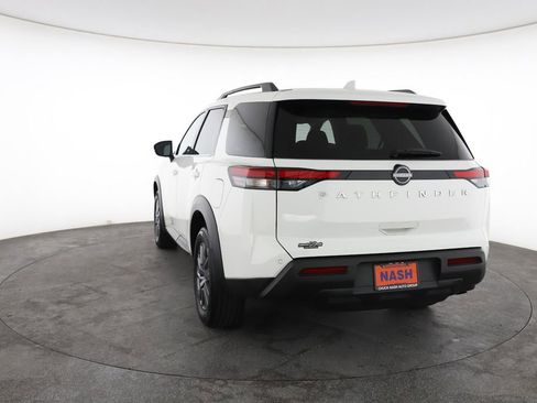 Used 2025 Nissan Pathfinder SV FWD image 10