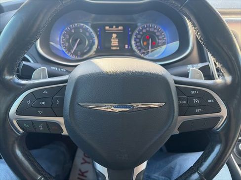 Used 2017 Chrysler 200 Limited Platinum w/ Comfort & Convenience Group image 17