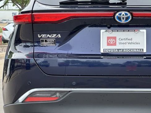Used 2024 Toyota Venza XLE AWD/4WD image 5
