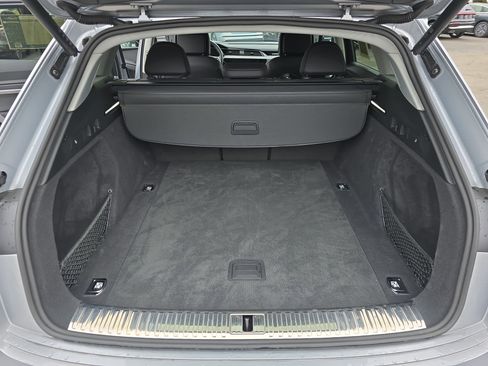 Used 2023 Audi e-tron Premium Plus w/ Premium Plus Package image 12