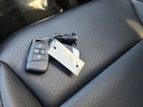 Used 2023 Volkswagen Atlas Cross Sport SE w/ Panoramic Sunroof Package image 19