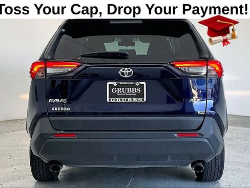 Used 2019 Toyota RAV4 XLE w/ Convenience Package FWD image 4