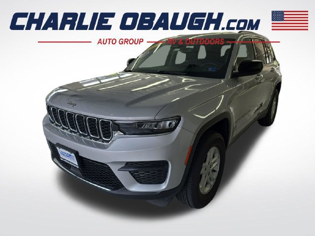Used 2023 Jeep Grand Cherokee Laredo AWD/4WD image 1