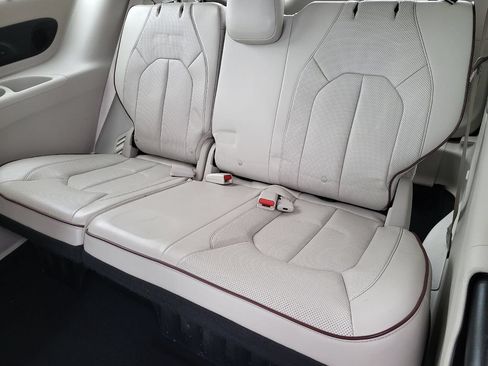 Used 2018 Chrysler Pacifica Limited FWD image 36