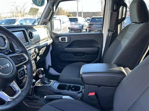 Used 2018 Jeep Wrangler Unlimited Sahara image 22