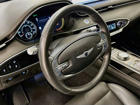 Used 2025 Genesis GV70 2.5T AWD/4WD image 18