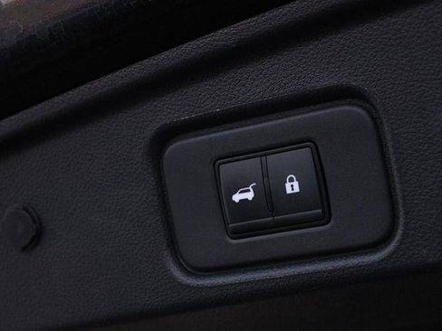 Used 2024 Nissan Pathfinder SL image 8