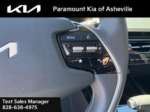 New 2025 Kia Niro SX image 12