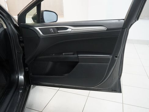 Used 2020 Ford Fusion SE image 29