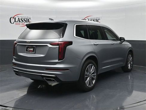 Used 2025 Cadillac XT6 Premium Luxury image 7