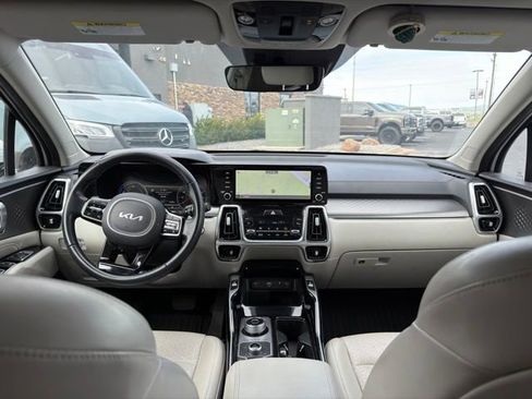 Used 2022 Kia Sorento SX w/ Panoramic Sunroof Package AWD/4WD image 10