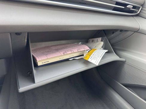 Certified 2025 Hyundai Elantra Sport image 31