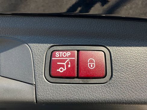 Used 2025 Mercedes-Benz GLE 350 4MATIC image 33