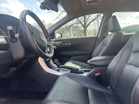 Used 2017 Honda Accord Touring image 9