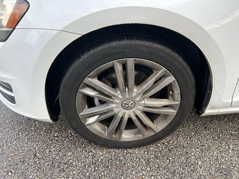 Used 2015 Volkswagen Golf TDI S image 9