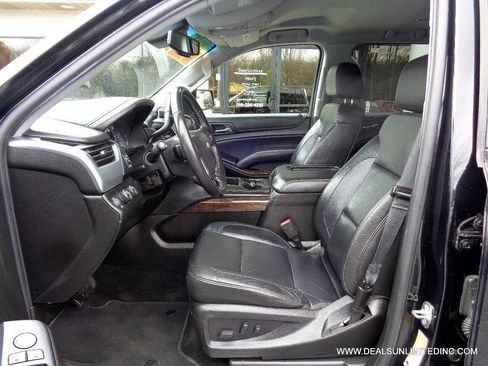 Used 2018 Chevrolet Suburban LT image 9