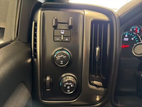 Used 2018 Chevrolet Silverado 1500 LT w/ All Star Edition image 24