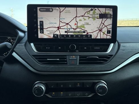 Used 2024 Nissan Altima 2.5 SV w/ SV Premium Package image 18