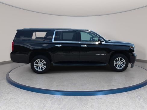 Used 2017 Chevrolet Suburban LS RWD image 4