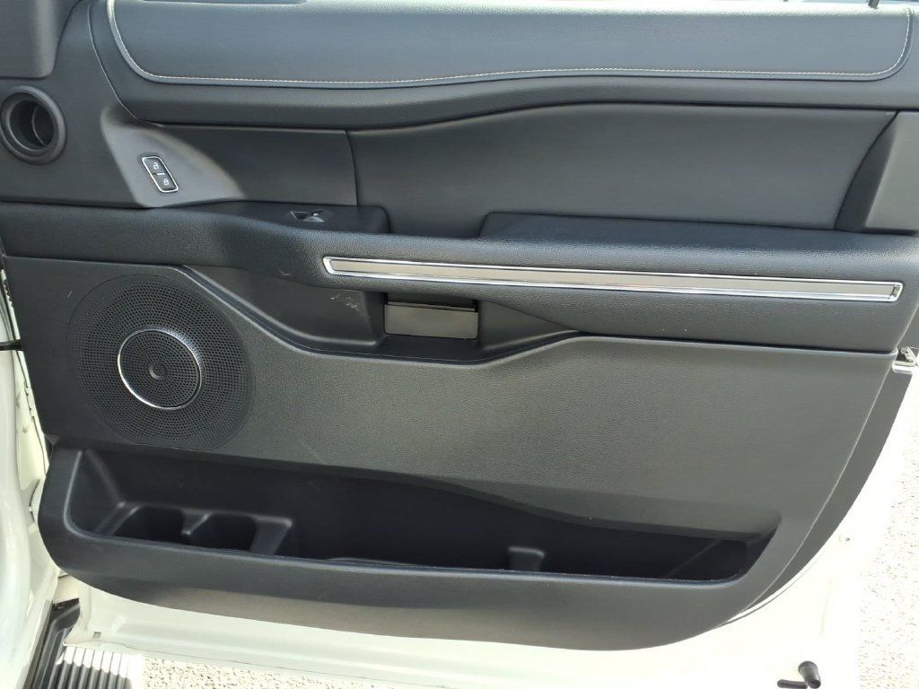 Used 2023 Ford Expedition XLT AWD/4WD image 9