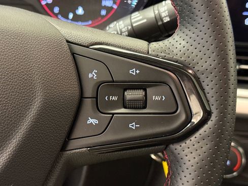 Used 2025 Chevrolet Trax RS w/ Sunroof Package FWD image 30