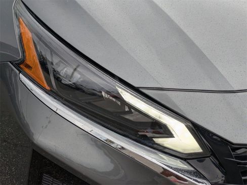 Used 2024 Nissan Altima 2.5 SV image 9