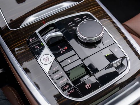 Certified 2025 BMW X7 xDrive40i image 27