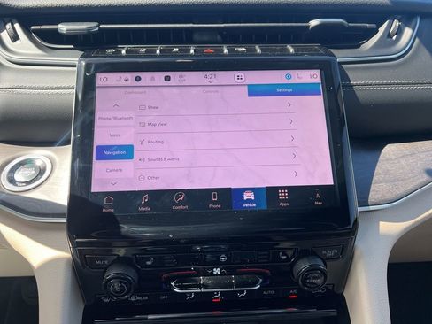 New 2025 Jeep Grand Cherokee Limited AWD/4WD image 47