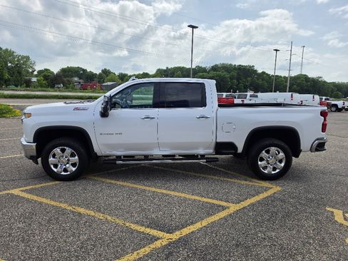 Used 2021 Chevrolet Silverado 2500 LTZ AWD/4WD image 2