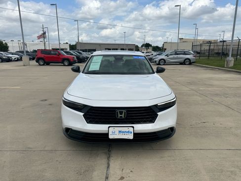 Used 2025 Honda Accord SE image 3
