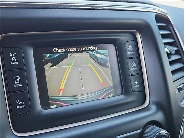 Used 2017 Jeep Grand Cherokee Laredo w/ Quick Order Package 2BE RWD image 18