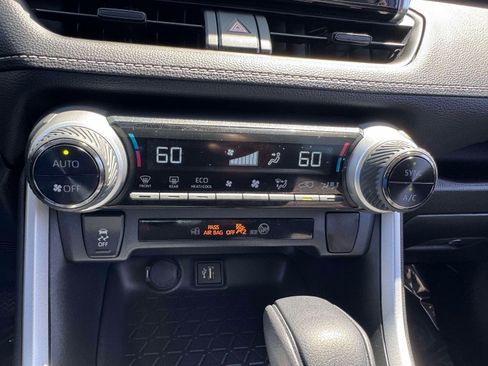 Used 2023 Toyota RAV4 AWD Hybrid image 30