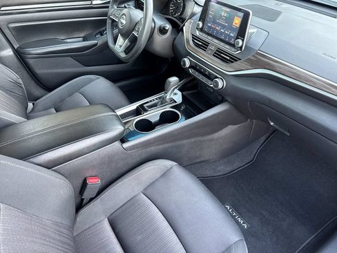 Used 2024 Nissan Altima 2.5 SV FWD image 15