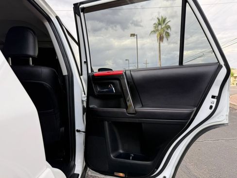 Used 2018 Toyota 4Runner TRD Off-Road Premium image 37